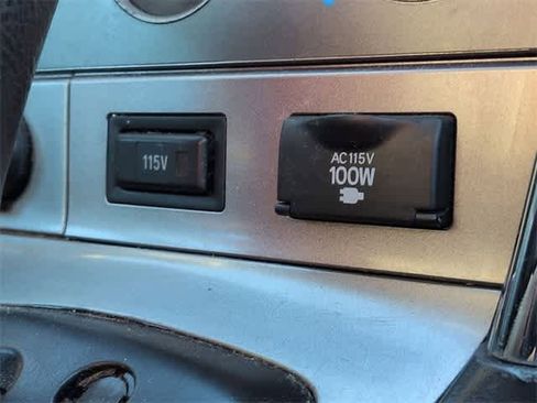 Used 2007 Pontiac Vibe w/ Sun And Sound Package image 25