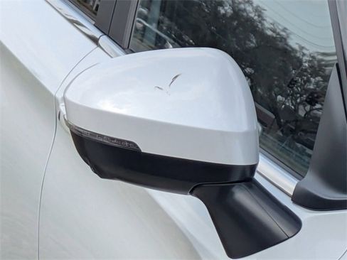 Used 2024 Mitsubishi Outlander SE image 11