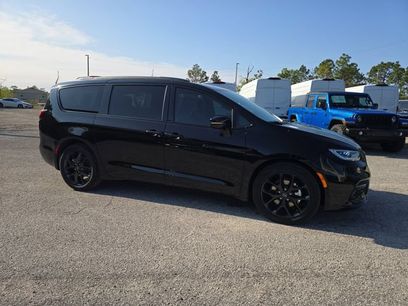 New 2026 Chrysler Pacifica Select w/ S Appearance Package