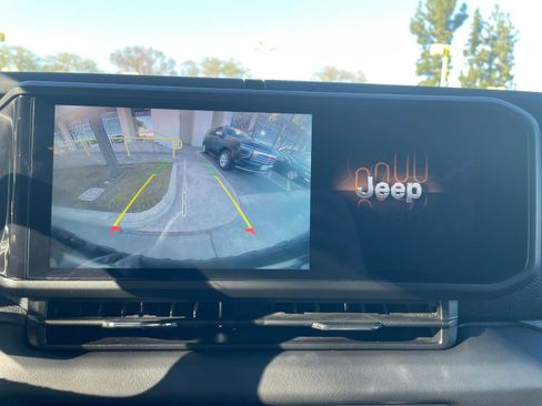 Used 2025 Jeep Wrangler Rubicon image 23