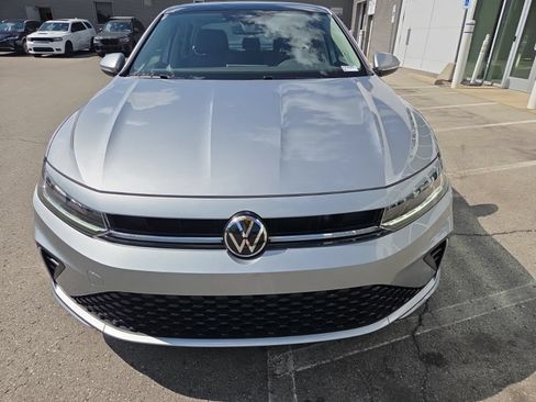 Certified 2025 Volkswagen Jetta SEL FWD image 5
