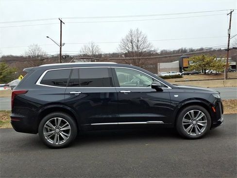 Used 2022 Cadillac XT6 Premium Luxury w/ Technology Package image 6