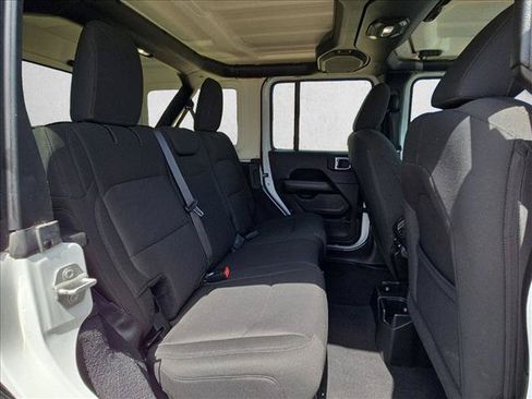 Used 2018 Jeep Wrangler Unlimited Sahara AWD/4WD image 17