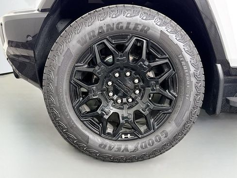 Used 2025 GMC Hummer EV 2X AWD/4WD image 31
