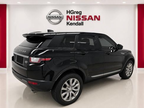 Used 2018 Land Rover Range Rover Evoque SE AWD/4WD image 4