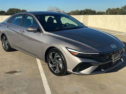 Certified 2025 Hyundai Elantra SEL image 15