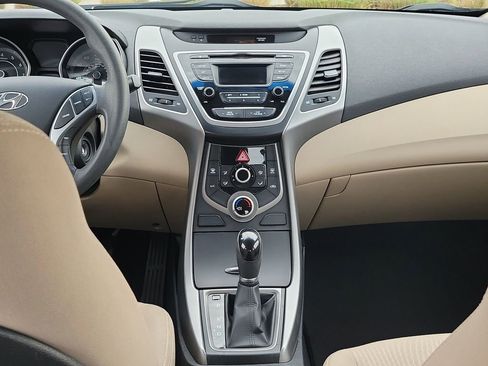 Used 2016 Hyundai Elantra SE image 23