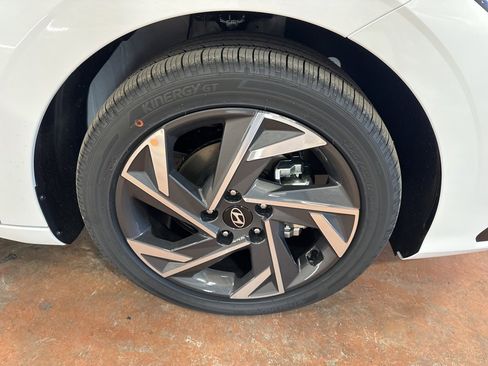 New 2026 Hyundai Elantra Limited image 10