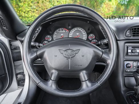 Used 2004 Chevrolet Corvette Convertible w/ Preferred Equipment Group RWD image 17