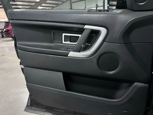 Used 2019 Land Rover Discovery Sport SE image 21