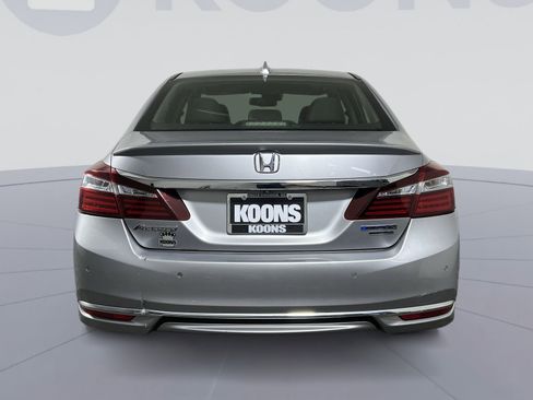 Used 2017 Honda Accord Touring image 5