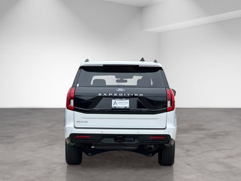 Used 2025 Ford Expedition Active AWD/4WD image 5