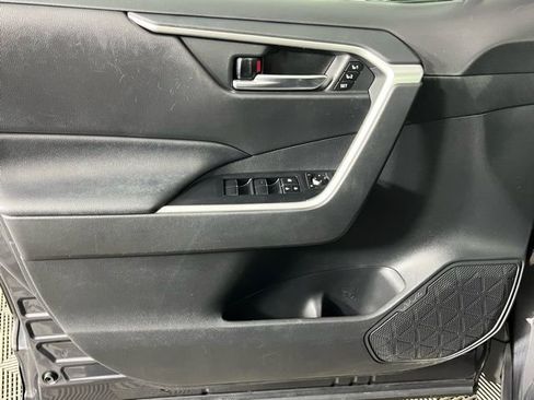 Used 2020 Toyota RAV4 XLE Premium image 22