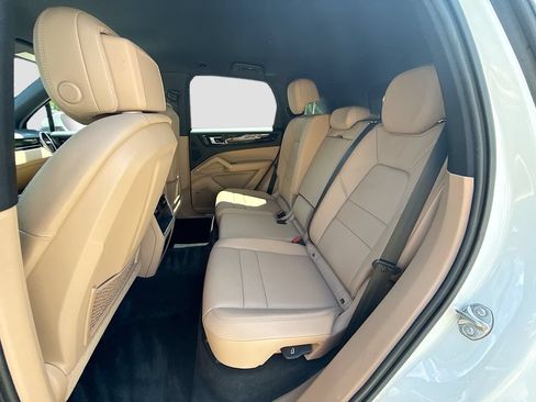 Used 2023 Porsche Cayenne AWD/4WD image 25