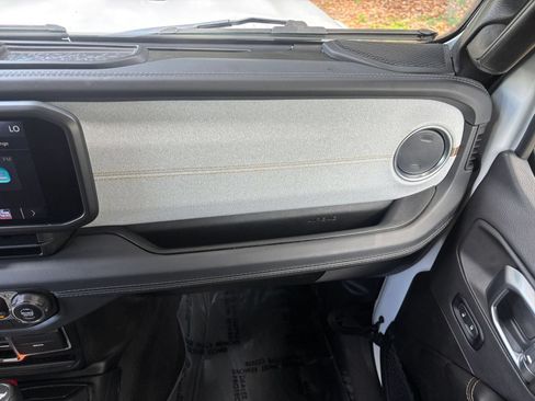 Used 2025 Jeep Wrangler Unlimited Sahara AWD/4WD image 36