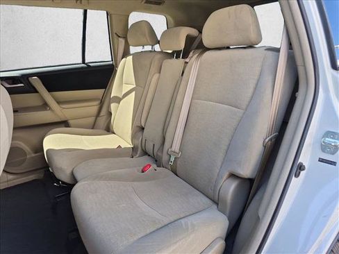 Used 2013 Toyota Highlander Plus FWD image 18