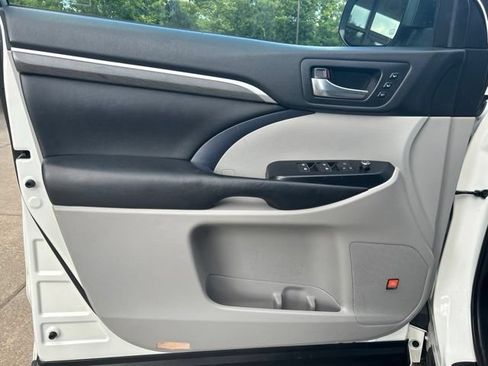 Used 2018 Toyota Highlander Limited AWD/4WD image 28