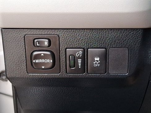 Used 2013 Toyota RAV4 LE AWD/4WD image 24