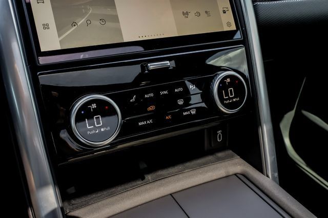 New 2026 Land Rover Discovery Limited Edition AWD/4WD image 36