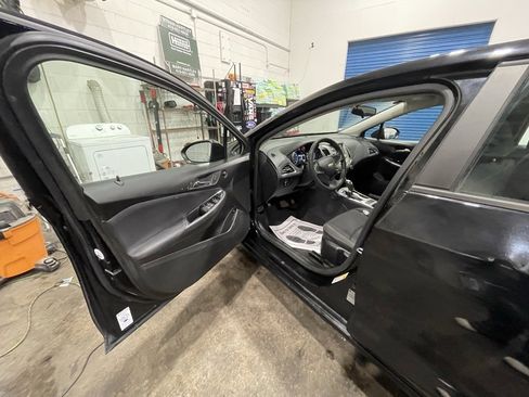 Used 2017 Chevrolet Cruze LS image 29