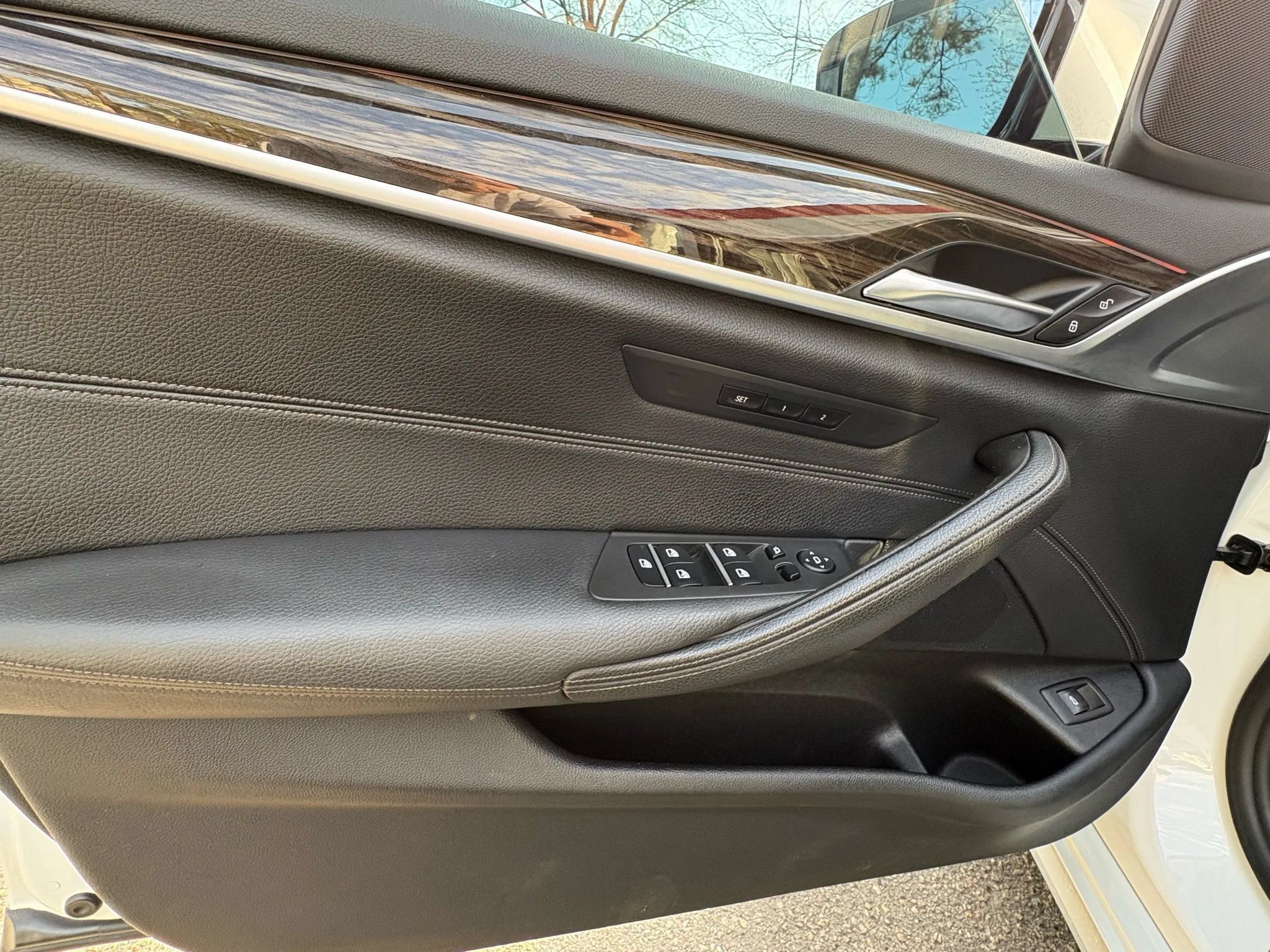 Used 2019 BMW 540i xDrive AWD/4WD image 25