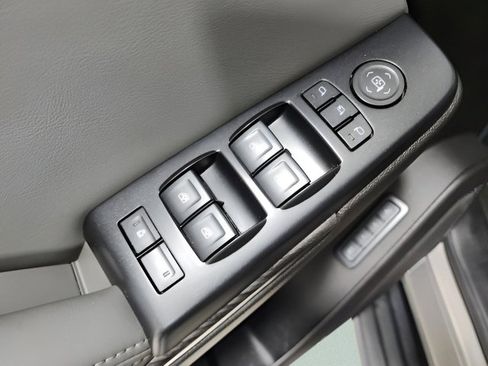 Used 2018 Chevrolet Tahoe LT w/ Luxury Package image 25