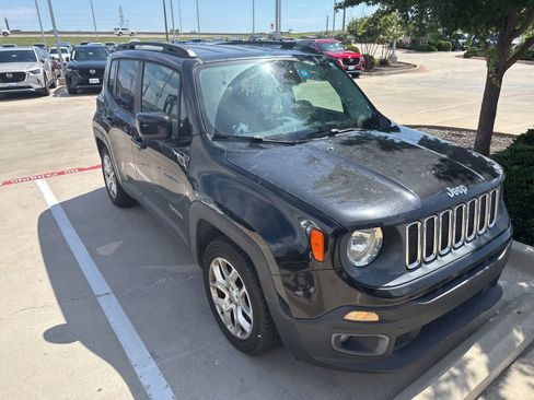 Used 2015 Jeep Renegade Latitude FWD image 3