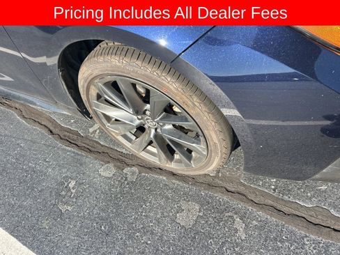 Used 2023 Toyota Corolla SE FWD image 2