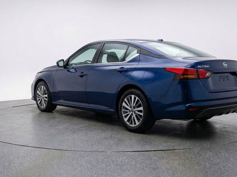 Used 2025 Nissan Altima 2.5 SV FWD image 6