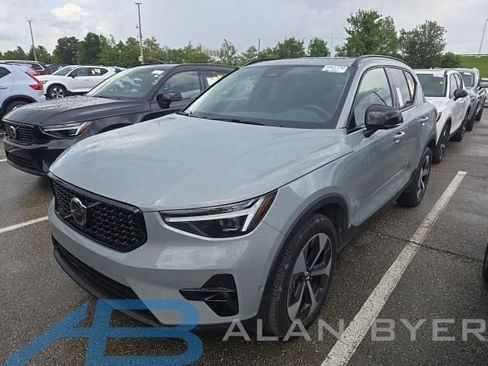 Used 2026 Volvo XC40 B5 Plus AWD/4WD image 1