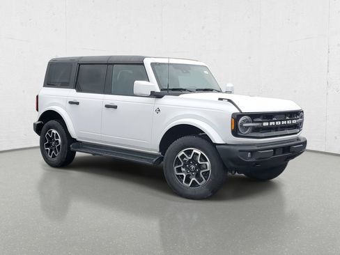 New 2026 Ford Bronco Outer Banks AWD/4WD image 2