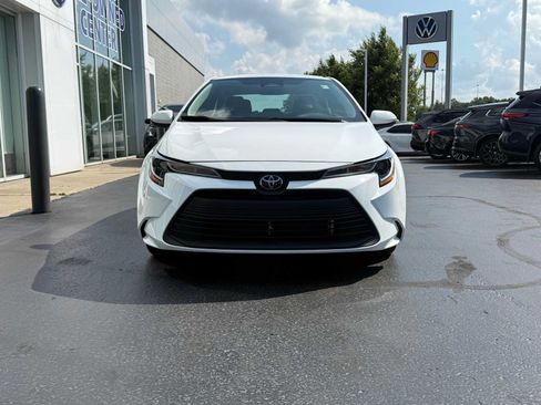 Used 2024 Toyota Corolla LE FWD image 2