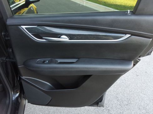 Used 2021 Cadillac XT5 Premium Luxury image 25