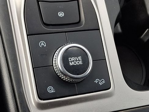 Used 2021 Ford Explorer XLT image 26