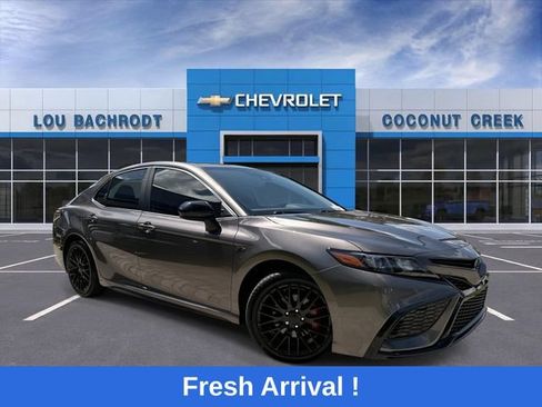 Used 2021 Toyota Camry SE FWD image 1