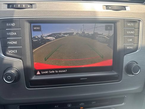 Used 2017 Volkswagen Golf S FWD image 20