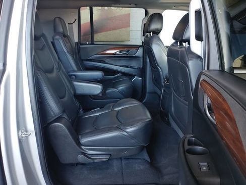 Used 2020 Cadillac Escalade ESV Luxury RWD image 15