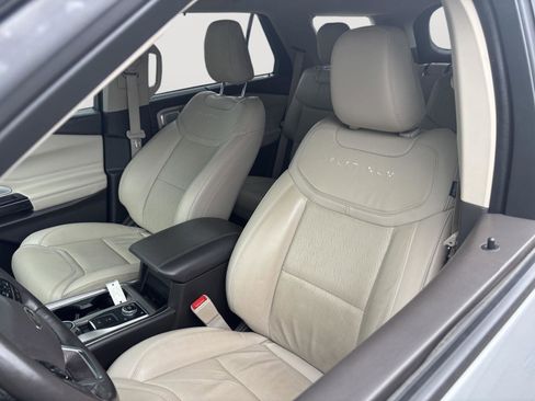 Used 2023 Ford Explorer Platinum w/ Technology Package AWD/4WD image 18