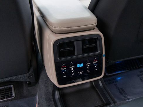 New 2025 Porsche Taycan 4S AWD/4WD image 37