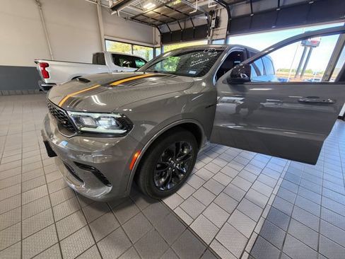 Used 2023 Dodge Durango R/T RWD image 2