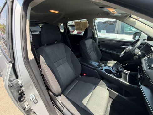 Used 2025 Nissan Rogue SV FWD image 38