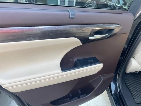 Used 2020 Toyota Highlander Limited AWD/4WD image 37