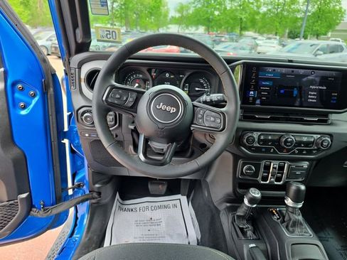 Used 2024 Jeep Wrangler Unlimited w/ Convenience Group AWD/4WD image 12