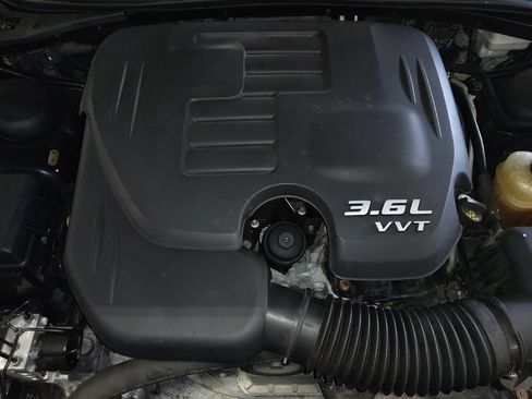 Used 2013 Dodge Challenger SXT image 30