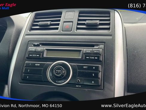 Used 2014 Nissan Versa SV FWD image 10