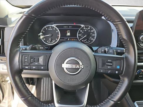 Used 2024 Nissan Pathfinder SV FWD image 13