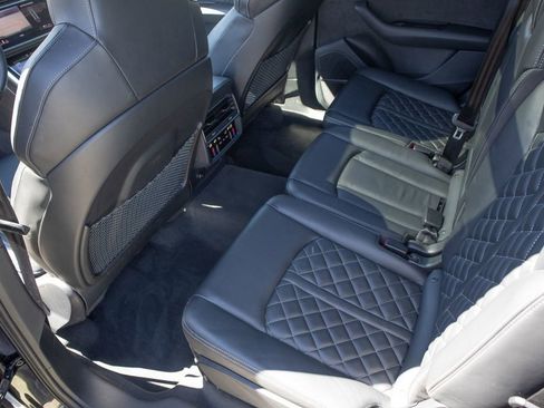 Used 2021 Audi SQ7 Premium Plus w/ Driver Assistance Package image 34