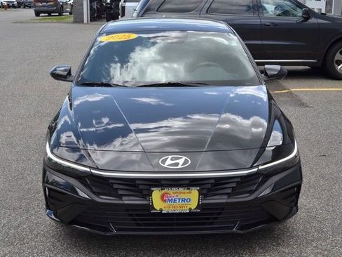 Used 2025 Hyundai Elantra Sport FWD image 3