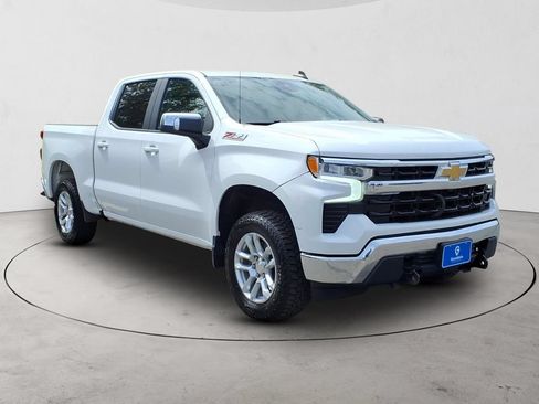 Used 2023 Chevrolet Silverado 1500 LT w/ Z71 Off-Road Package AWD/4WD image 3