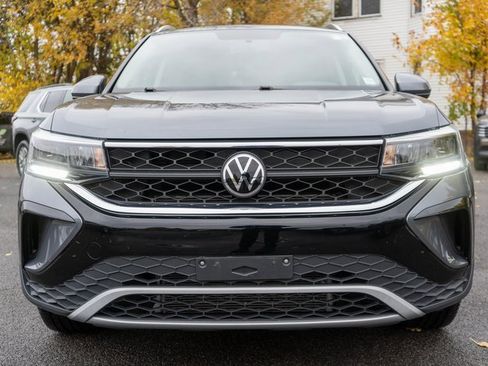 Used 2022 Volkswagen Taos SE image 3